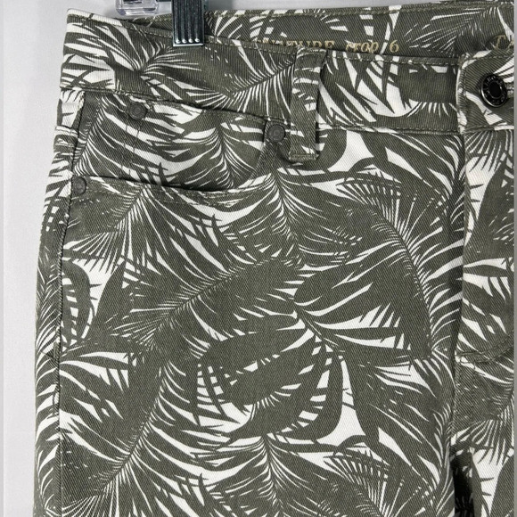 Talbots Signature Crop Leaf Print Denim Capris Tropical Green White Size 6 S1 - Picture 3 of 12